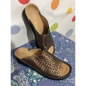 Clark’s Metallic Gold Bronze Sandals Size 8 M